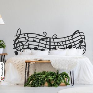 decorazione-in-metallo-che-rappresenta-pentagramma-con-note-musicali-da-utilizzare-come-testata-letto